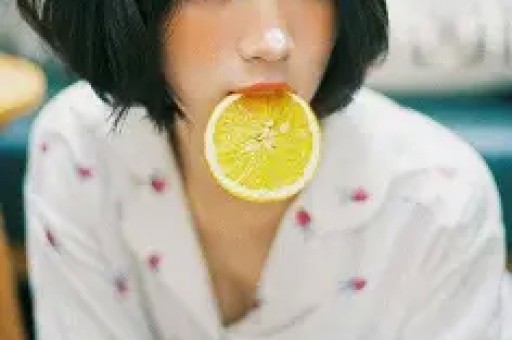 关晓彤被内涵潜规则：更可怕的是所有人都在等塌房