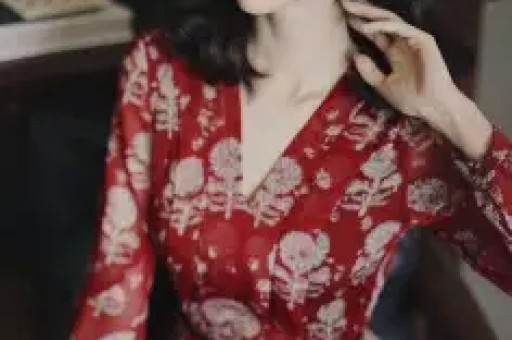 大批明星集体翻车董宇辉遭遇网友：这一次狼真的来了